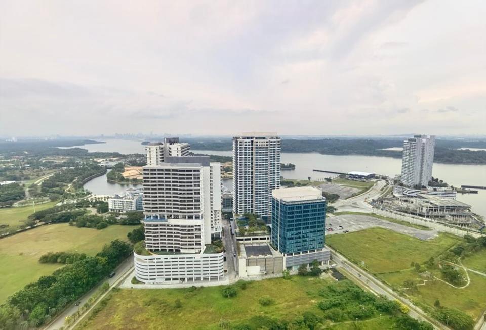 C1113 Almas Suites Galaxy Space Netflix By Stay Nusajaya  Exterior photo